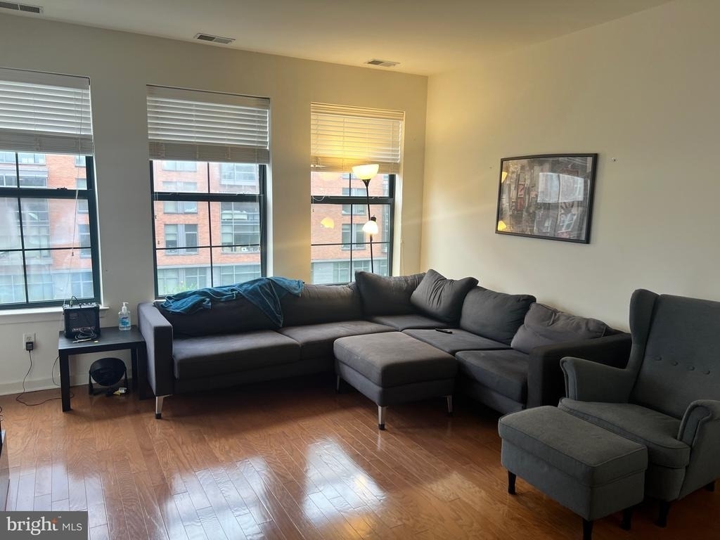 3201 Saint Paul Street - Photo 2
