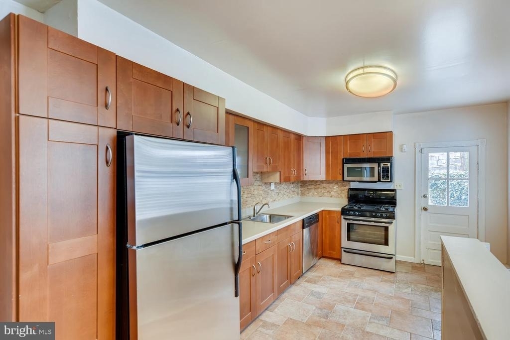 2217 Fleet Street - Photo 3
