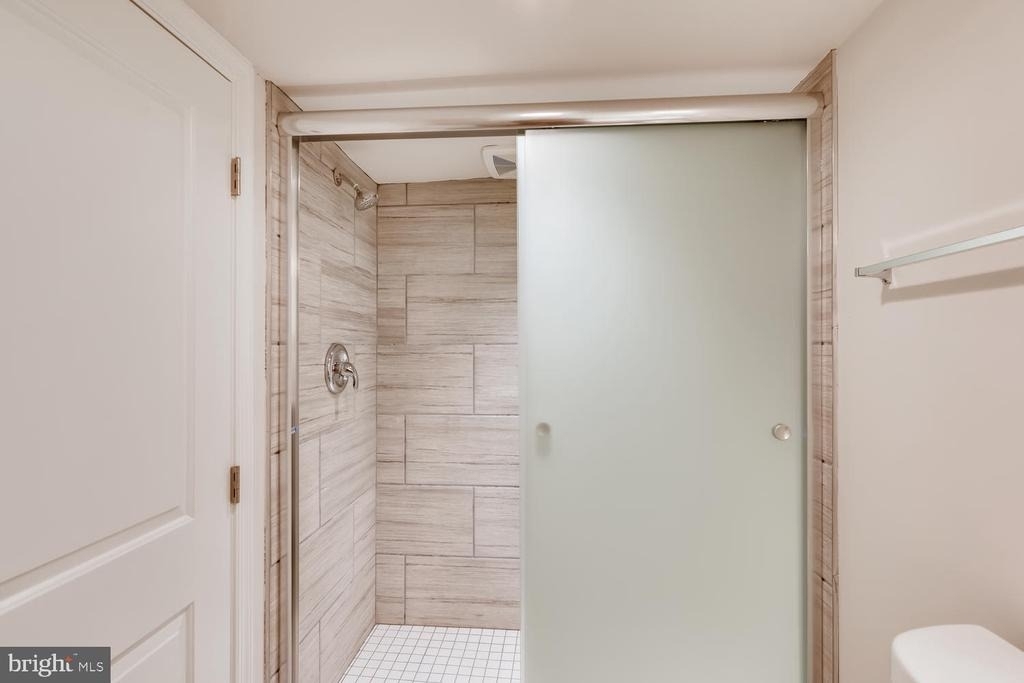 2217 Fleet Street - Photo 9