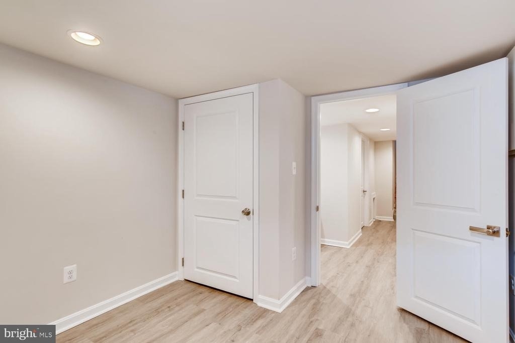 2217 Fleet Street - Photo 10