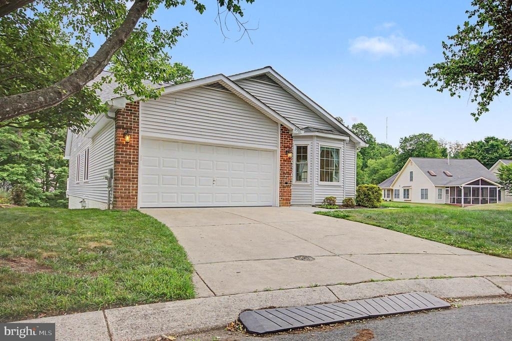 2501 Eastern Point Court - Photo 2