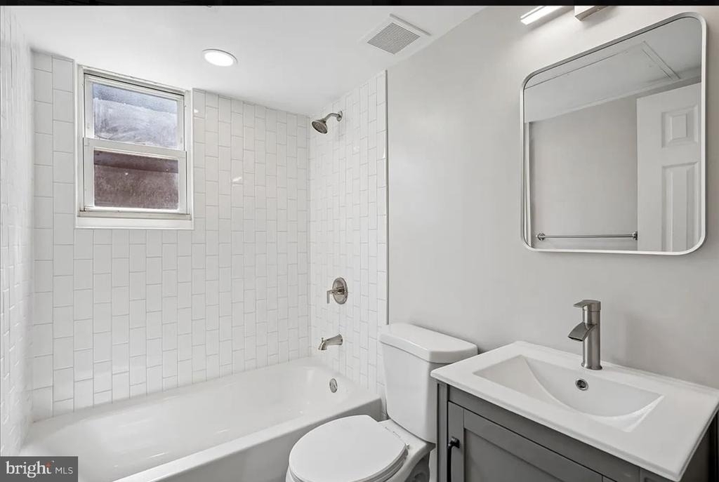 1410 Young Street Se - Photo 4