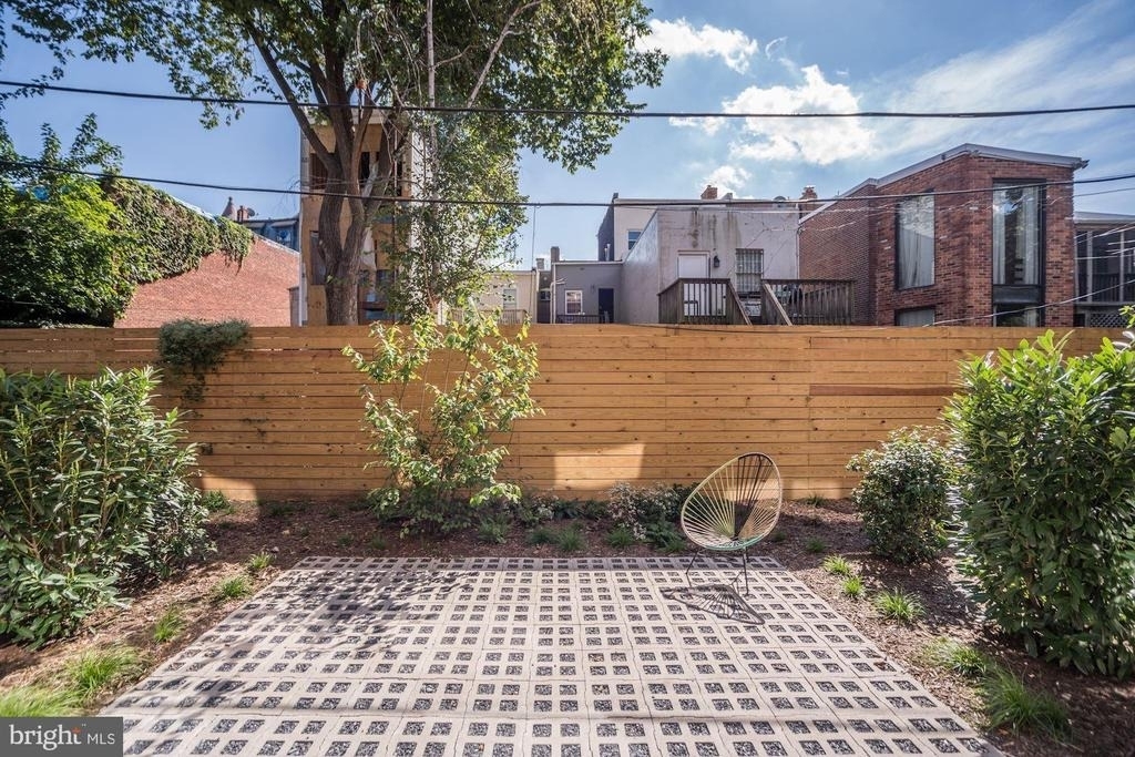 450 Ridge Street Nw - Photo 3