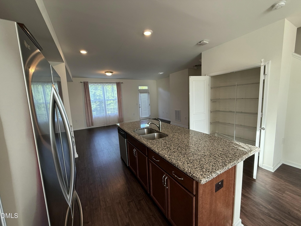 516 Skymont Drive - Photo 4