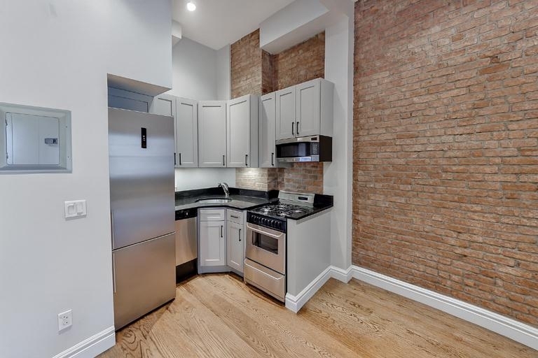 138 East 16th Street, Unit 4a - Photo 1