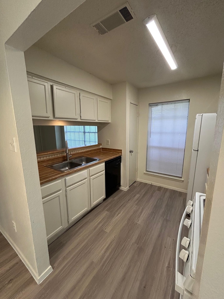 521 Greenlawn Blvd - Photo 4