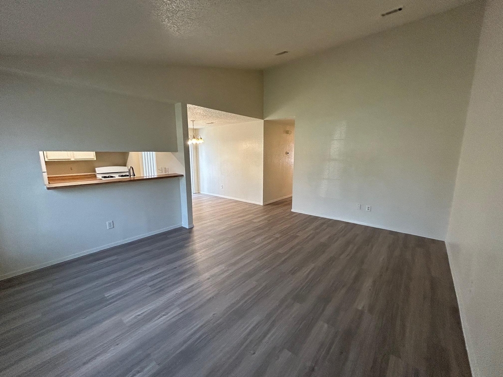 521 Greenlawn Blvd - Photo 1