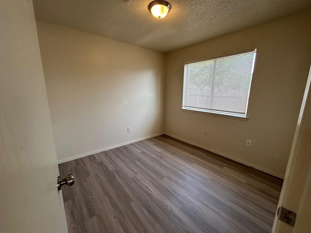 521 Greenlawn Blvd - Photo 13