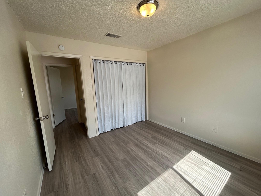521 Greenlawn Blvd - Photo 12