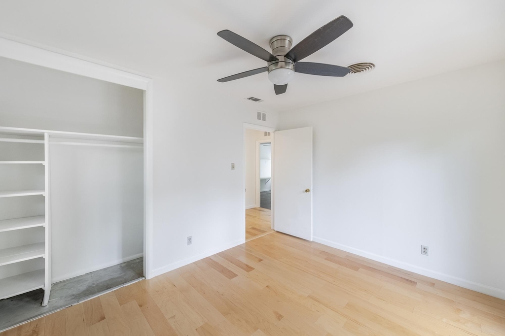 6202 Peggy St - Photo 7