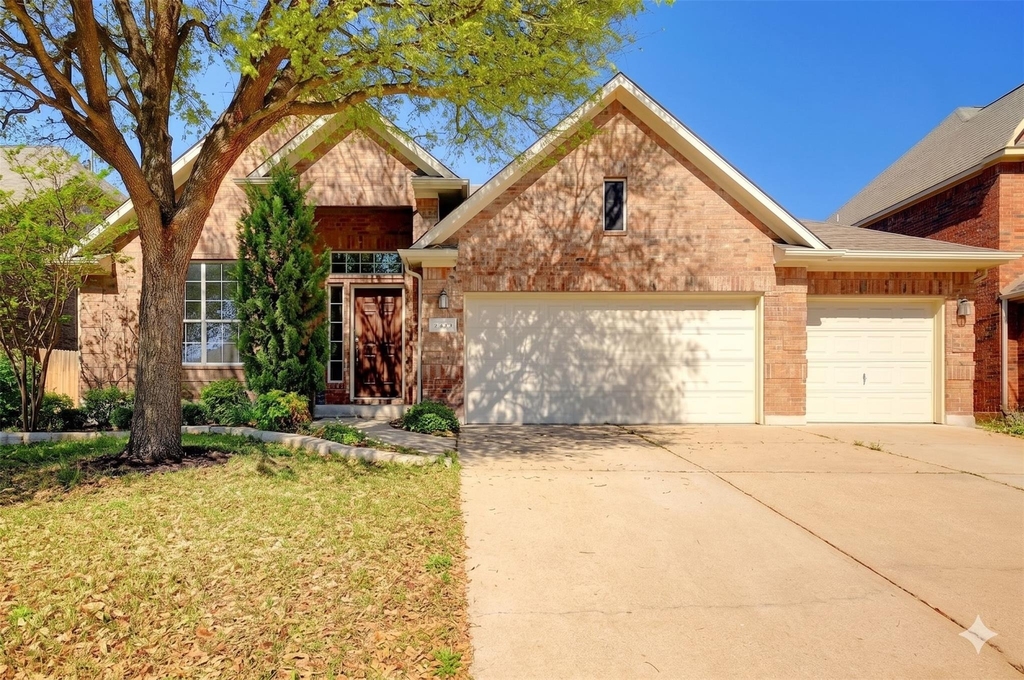 2605 Salorn Way - Photo 0
