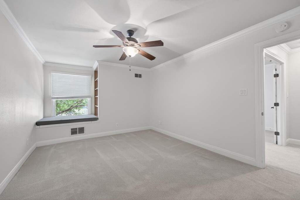 2500 Steck Ave - Photo 14