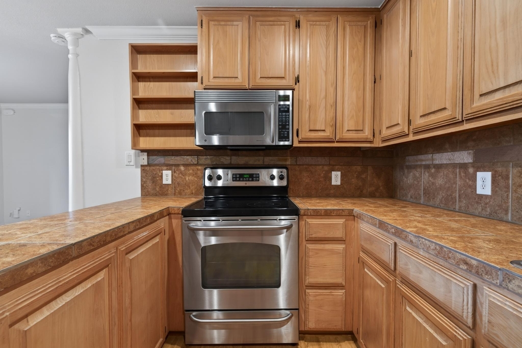 2500 Steck Ave - Photo 9