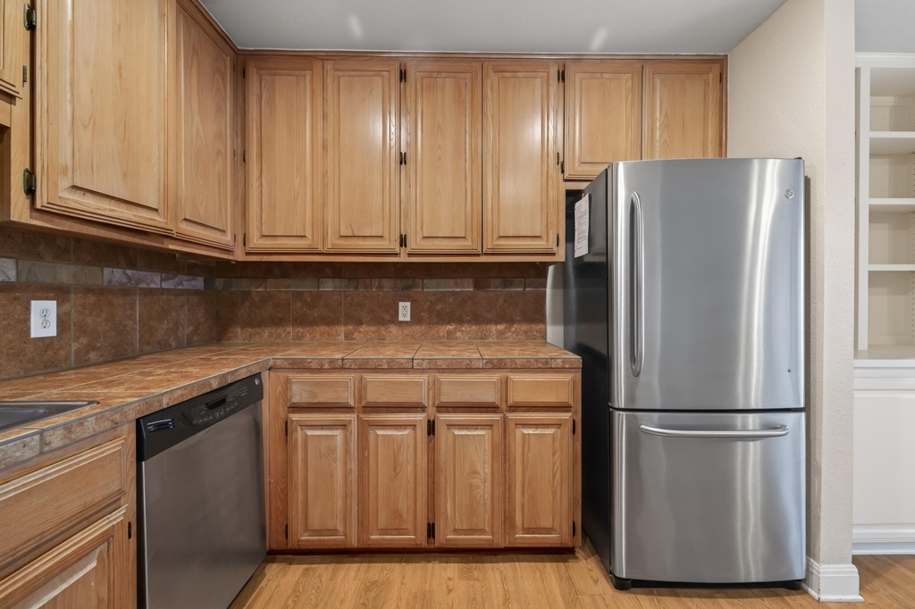 2500 Steck Ave - Photo 7