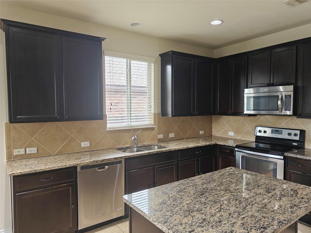 5610 Hopkins Dr - Photo 4