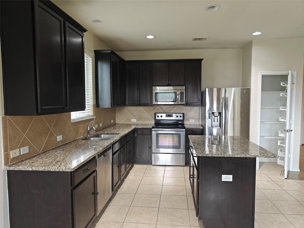 5610 Hopkins Dr - Photo 2
