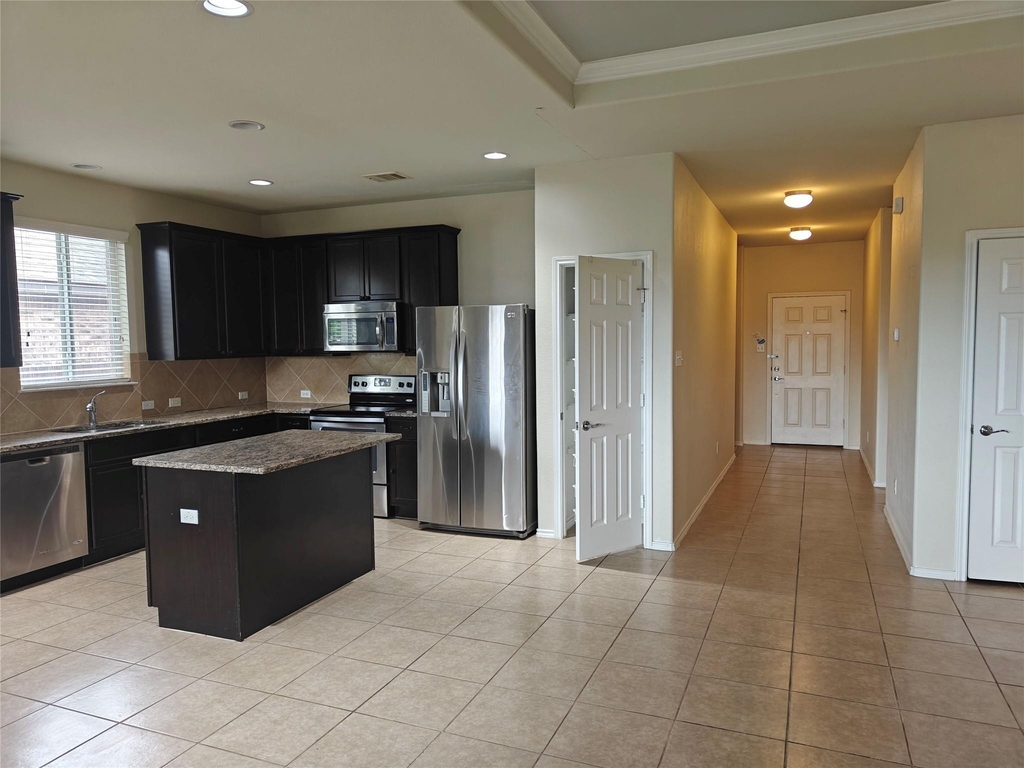 5610 Hopkins Dr - Photo 3