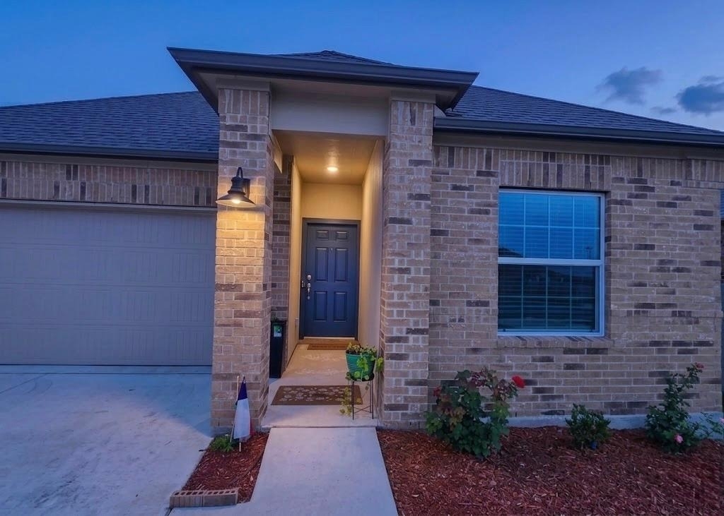 208 Wolf Springs Rd - Photo 1