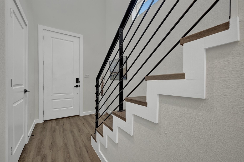 104 Creekside Trl - Photo 3
