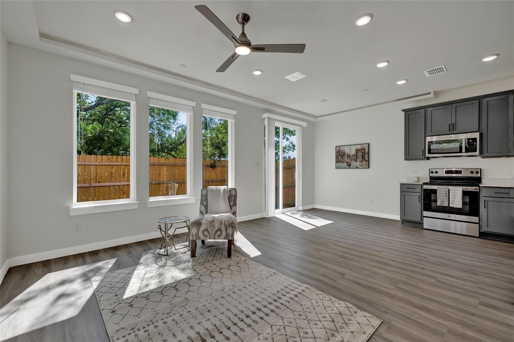 104 Creekside Trl - Photo 9
