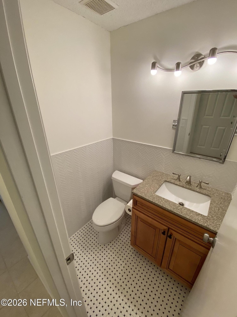 8562 Sturbridge Circle W - Photo 7