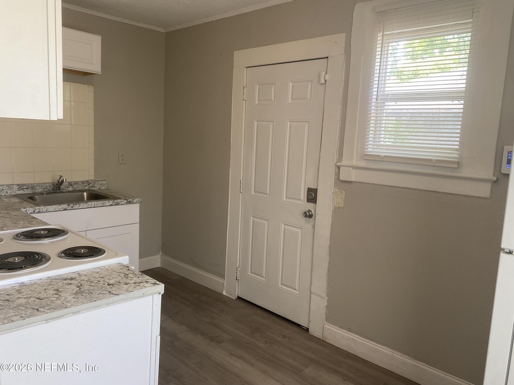 2854 Wickwire Street - Photo 2