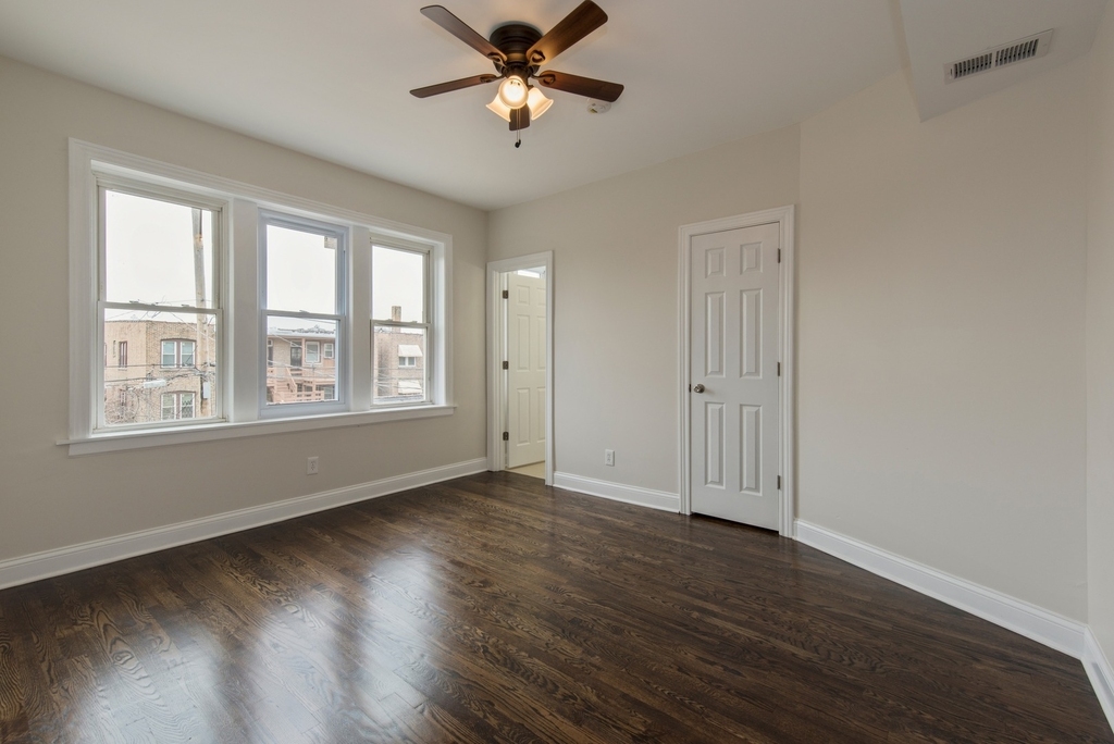 7938 S Honore Street - Photo 4