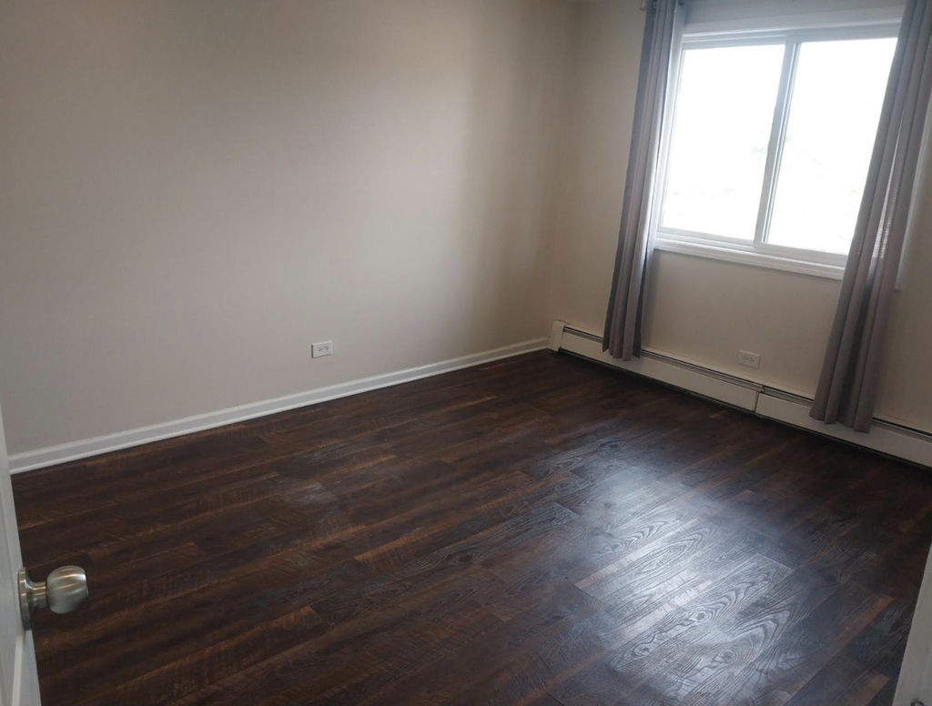 629 W 65th Street - Photo 5