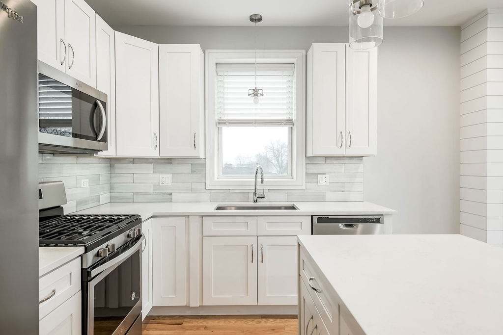 5979 N Elston Avenue - Photo 3