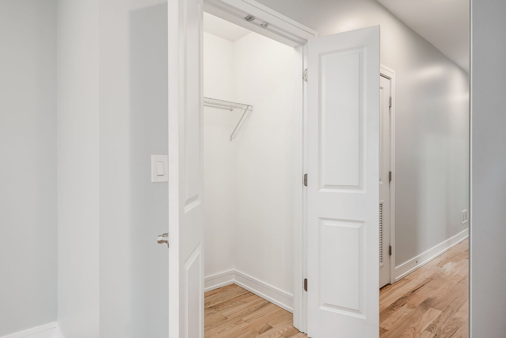 5979 N Elston Avenue - Photo 8