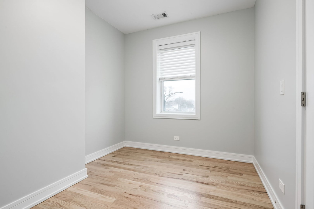 5979 N Elston Avenue - Photo 11
