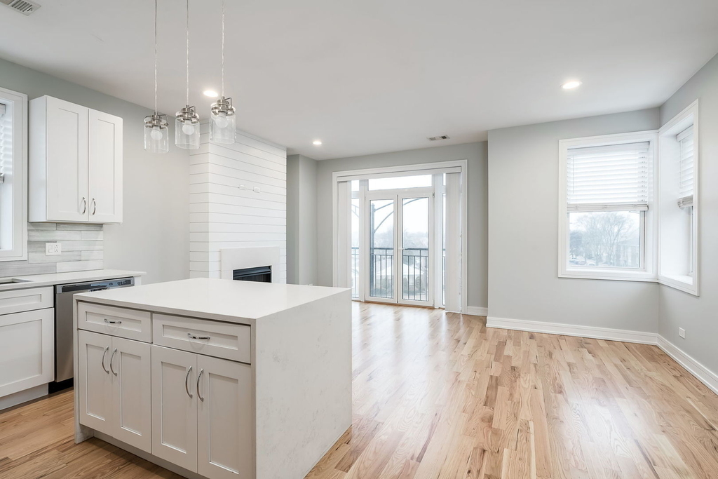 5979 N Elston Avenue - Photo 2