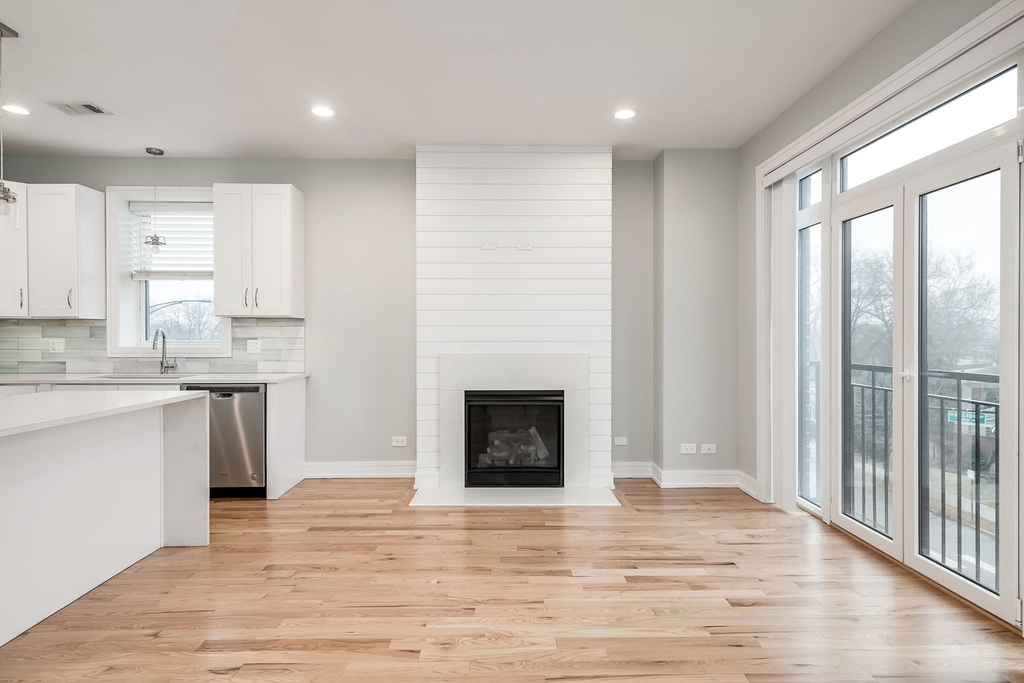 5979 N Elston Avenue - Photo 6