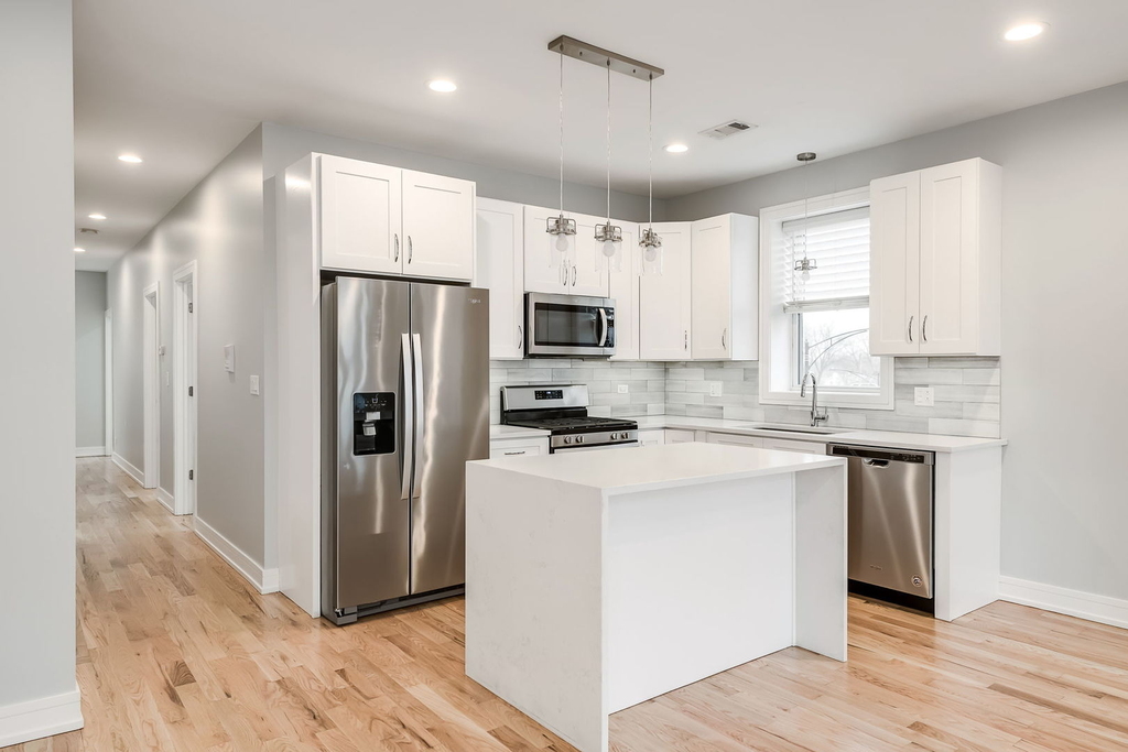 5979 N Elston Avenue - Photo 4