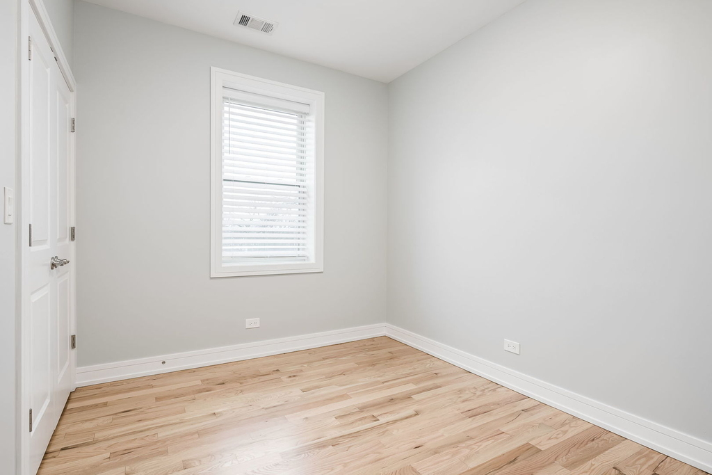 5979 N Elston Avenue - Photo 10