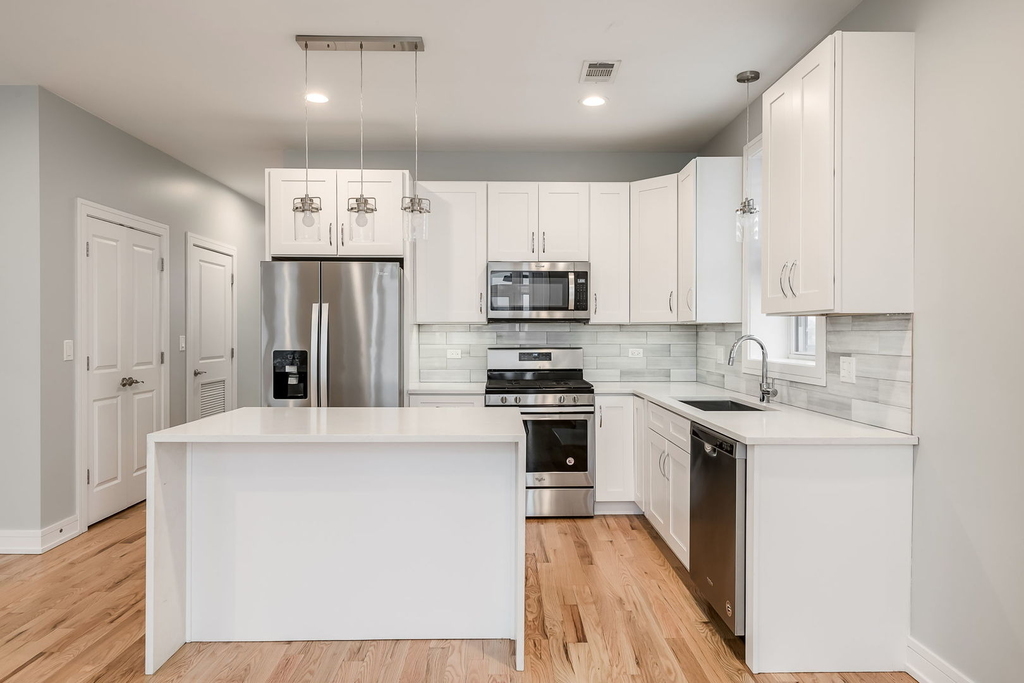 5979 N Elston Avenue - Photo 5