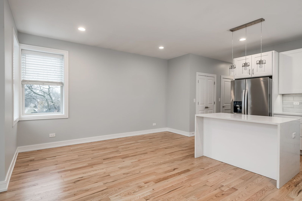 5979 N Elston Avenue - Photo 7