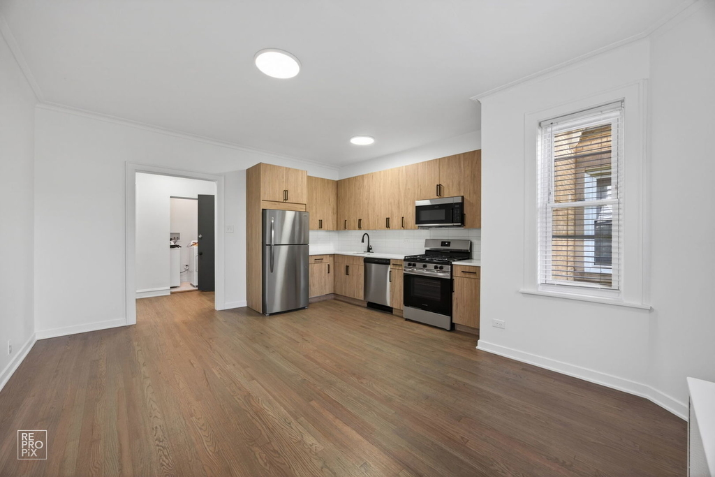 6511 N Leavitt Avenue - Photo 2