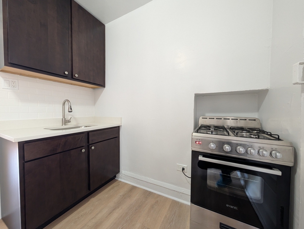 2700 N Spaulding Avenue - Photo 10