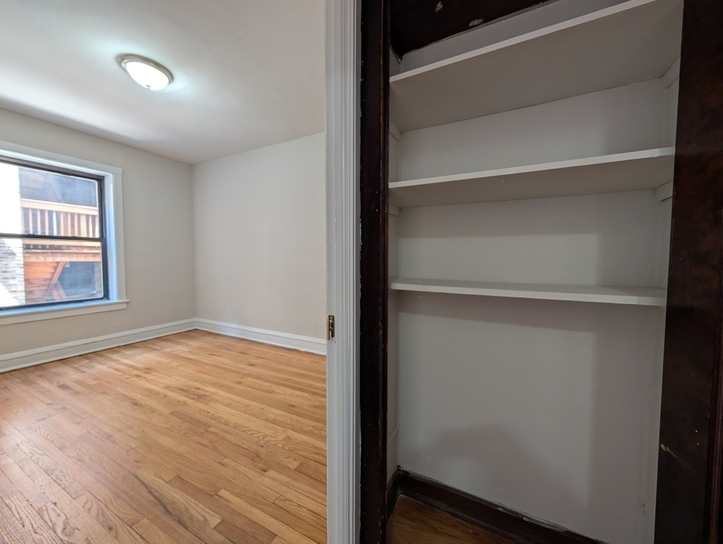 2700 N Spaulding Avenue - Photo 3