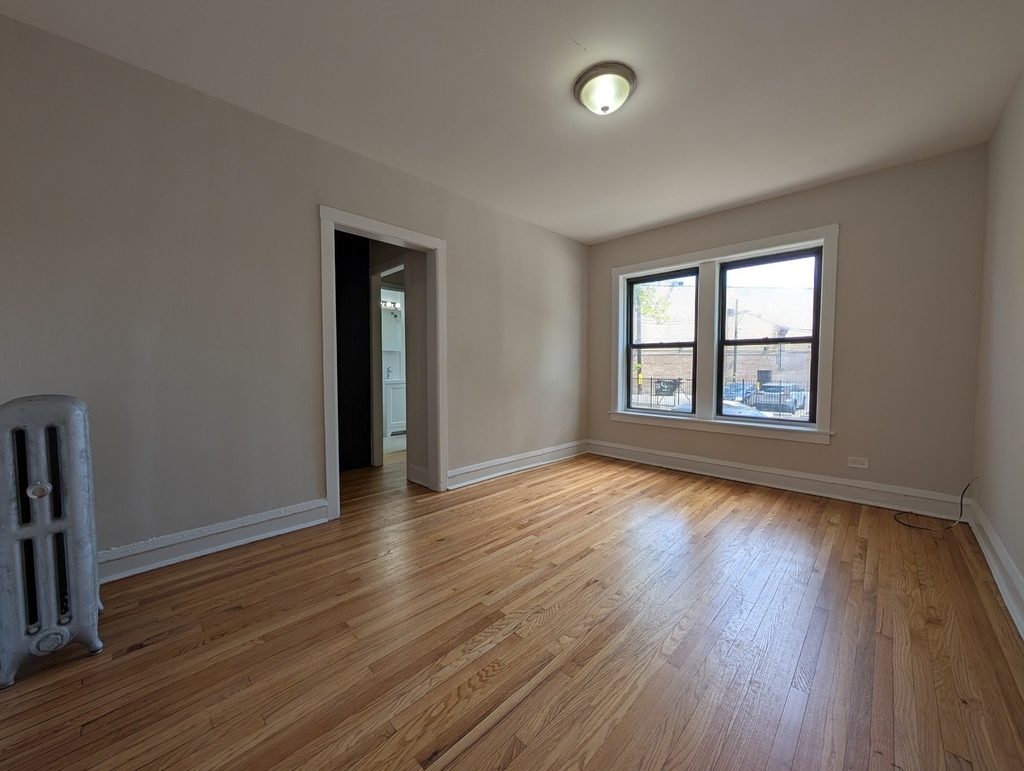 2700 N Spaulding Avenue - Photo 1
