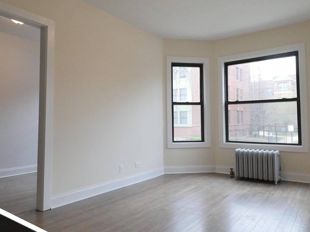 2639 N Spaulding Avenue - Photo 2