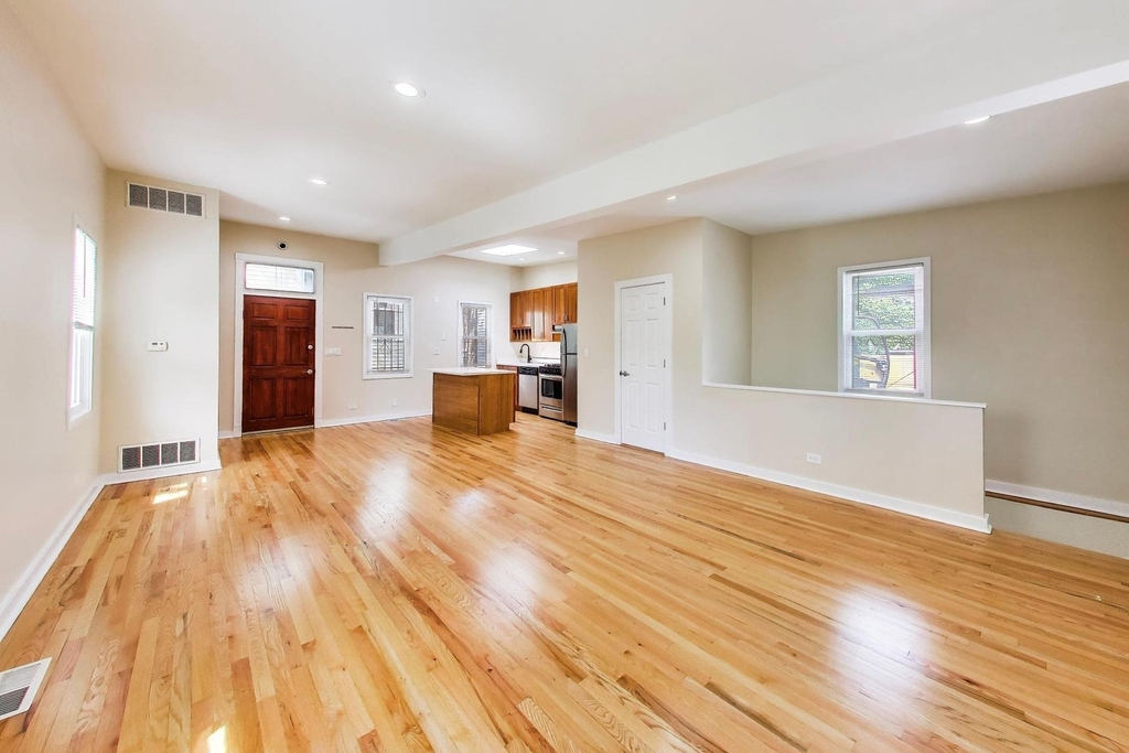 2233 W Armitage Avenue - Photo 2