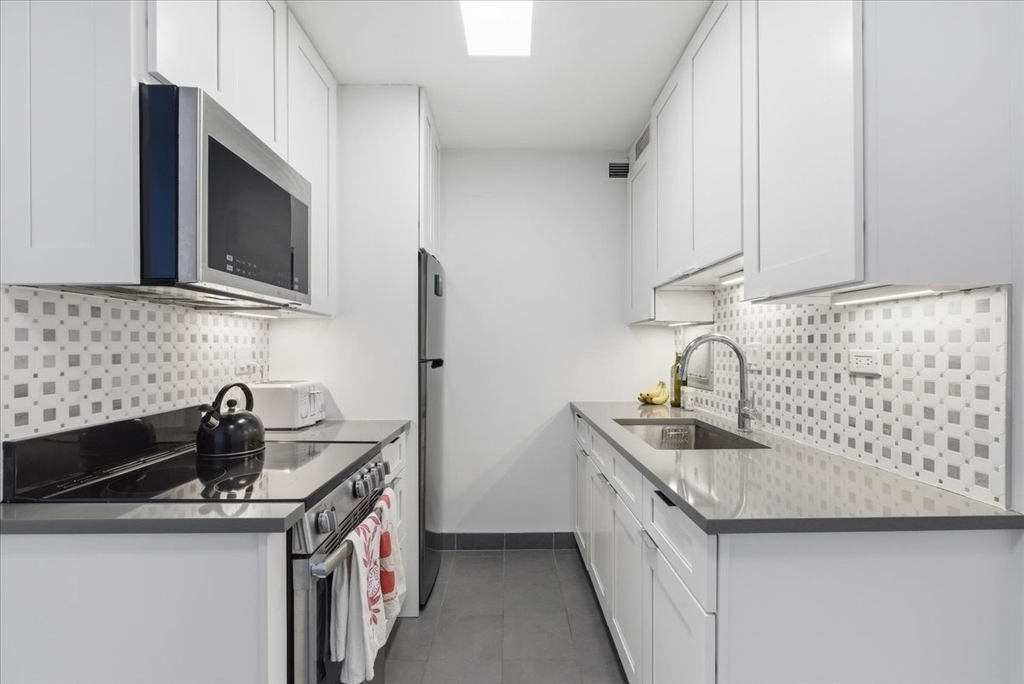 900 N Lake Shore Drive - Photo 3