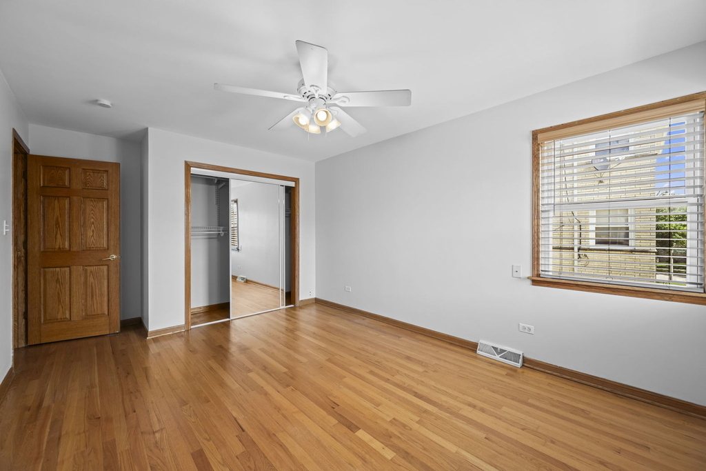 8610 W Summerdale Avenue - Photo 10