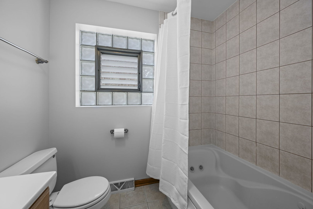 8610 W Summerdale Avenue - Photo 12