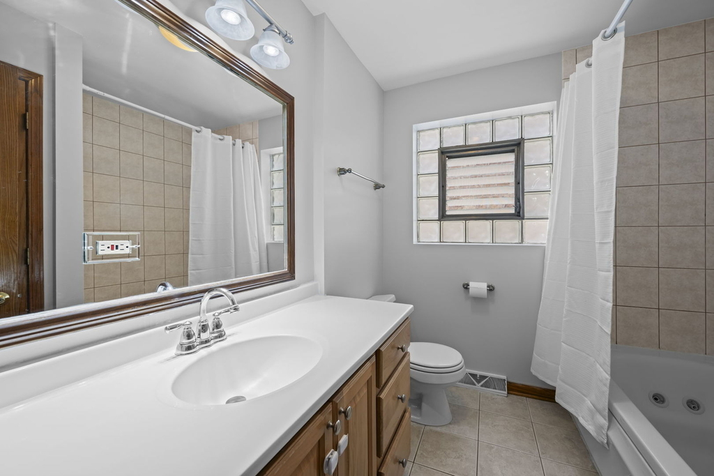 8610 W Summerdale Avenue - Photo 11