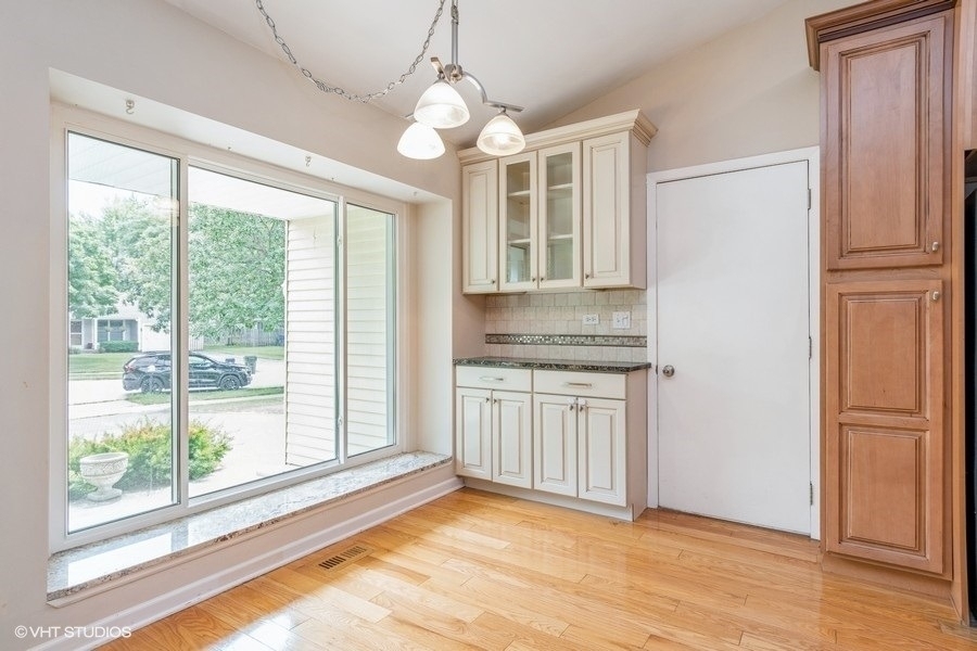 421 Bayview Avenue - Photo 4
