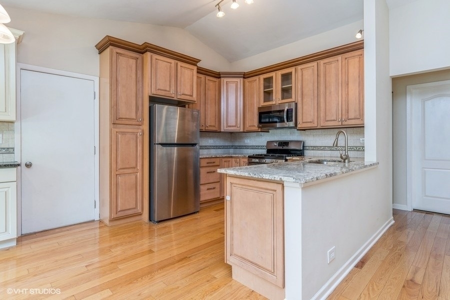 421 Bayview Avenue - Photo 3