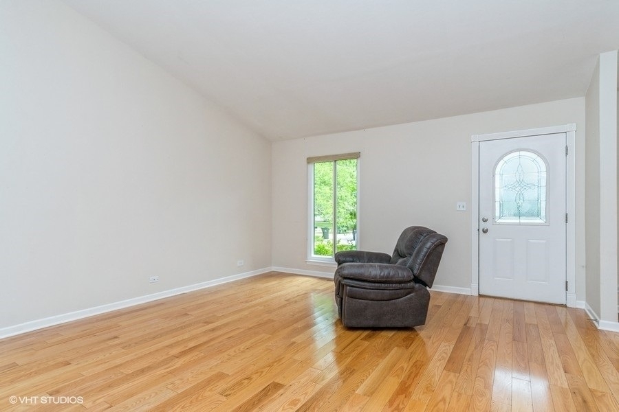 421 Bayview Avenue - Photo 2